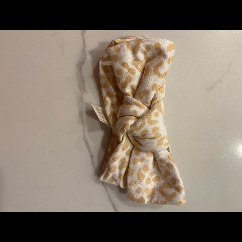 Kate Quinn leopard bow